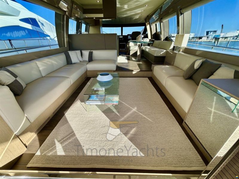 Ferretti 700