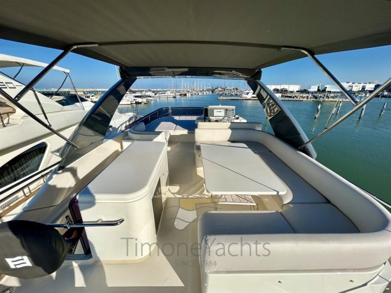 Ferretti 700