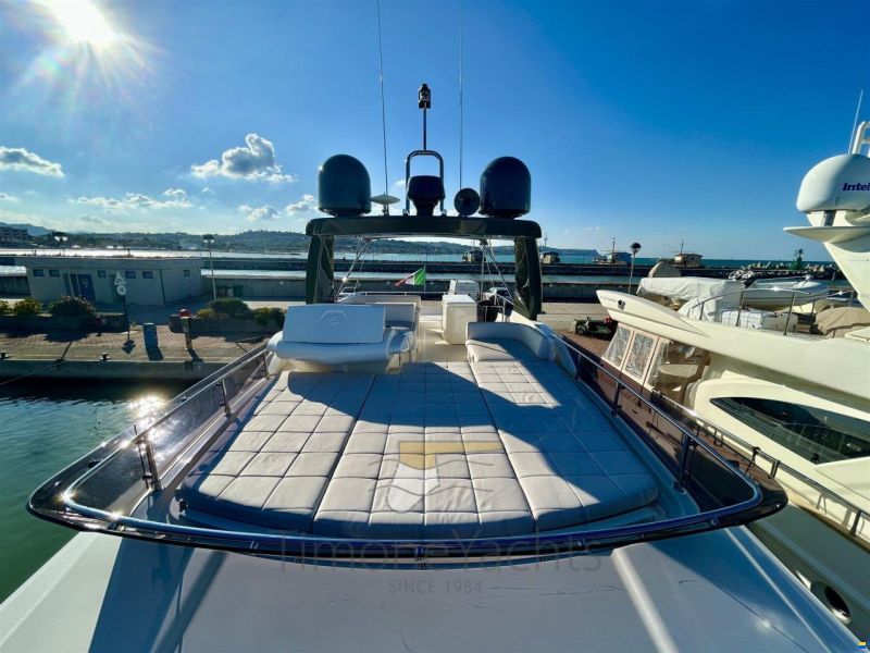 Ferretti 700
