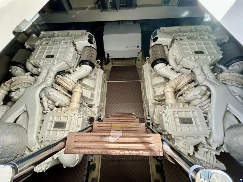 Ferretti 700