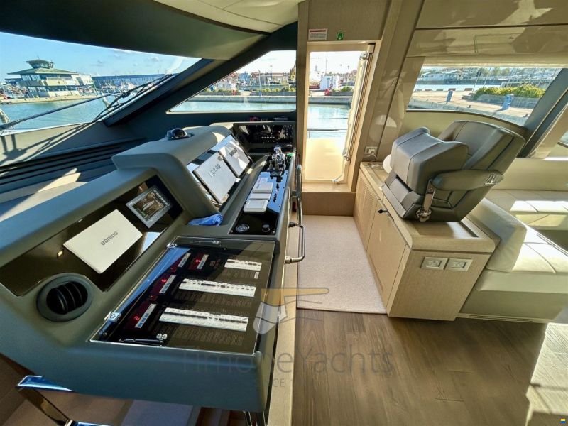 Ferretti 700