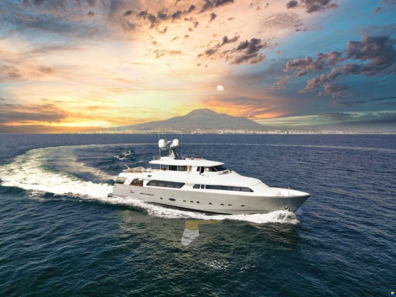 Custom Line Navetta 30
