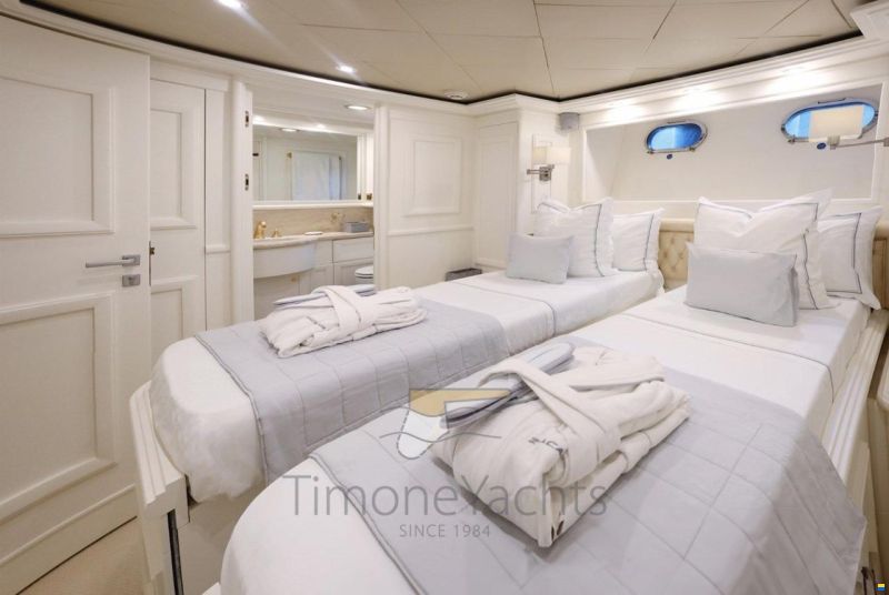 Custom Line Navetta 30