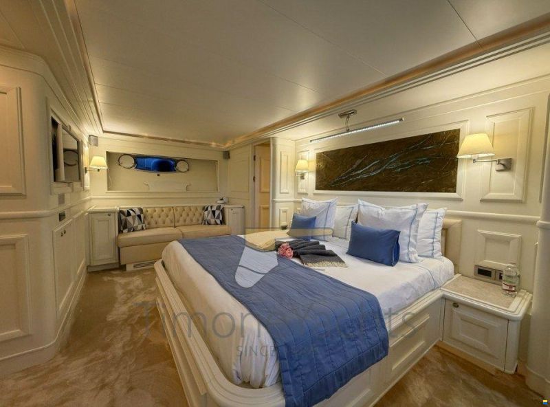 Custom Line Navetta 30