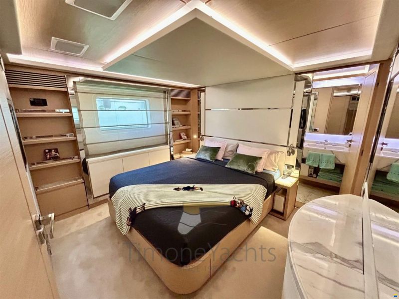 Benetti Delfino 93'