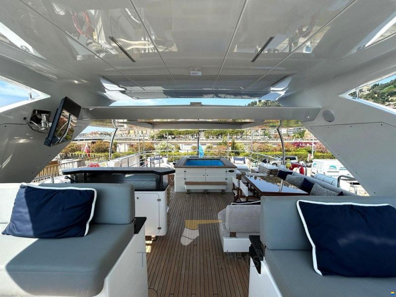 Benetti Delfino 93'