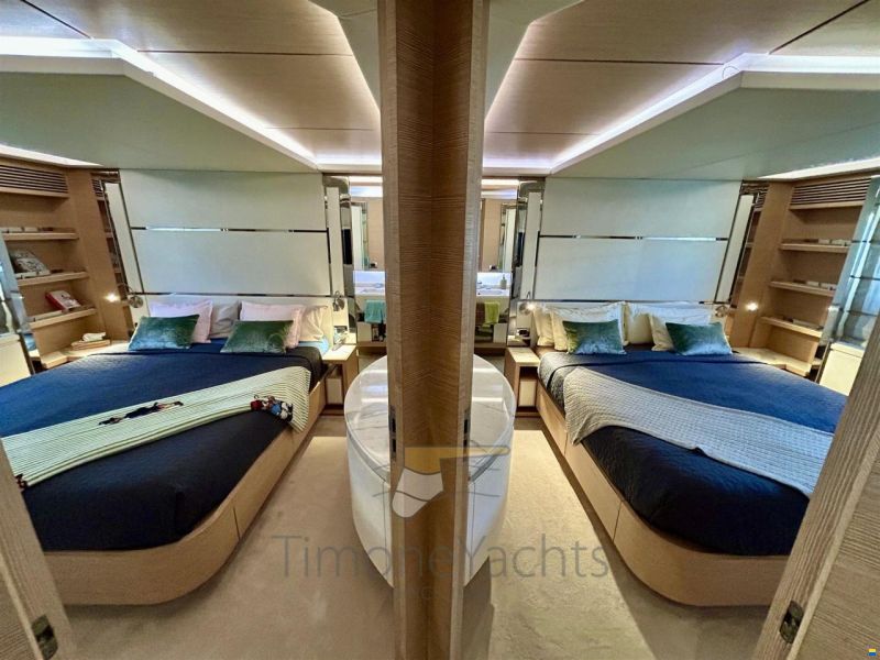Benetti Delfino 93'