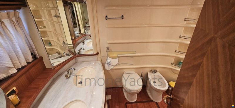 Azimut 68E