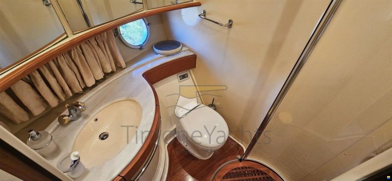 Azimut 68E