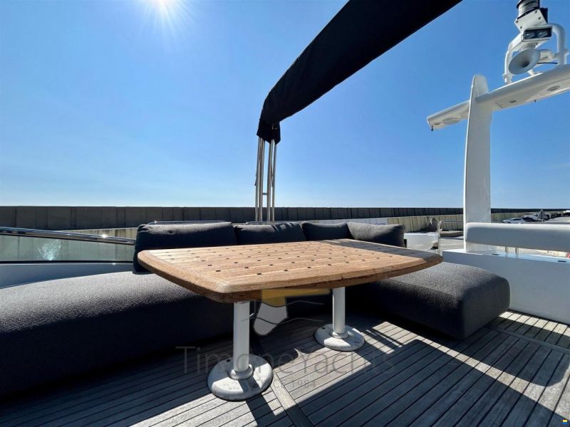 Fairline SQUADRON 74