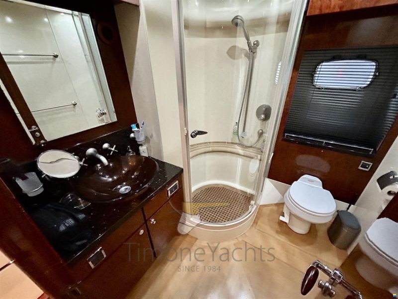 Fairline SQUADRON 74