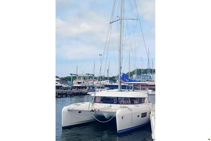 Lagoon 42