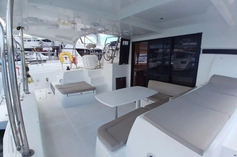Lagoon 42