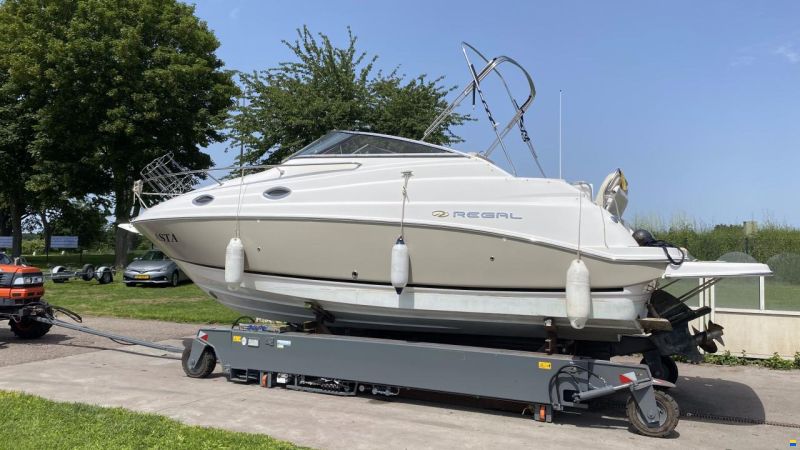 Regal 2665 Commodore