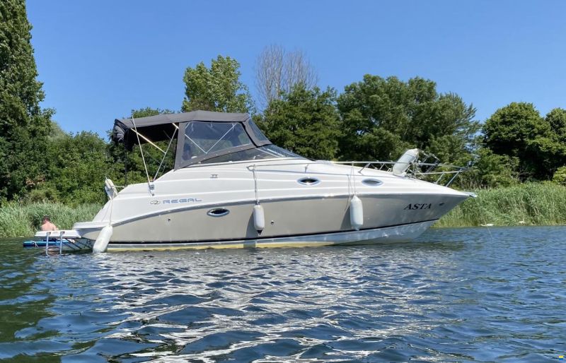 Regal 2665 Commodore