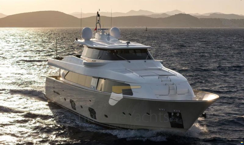 Custom Line Navetta 26