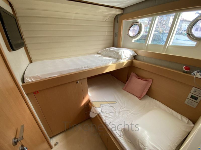 Ferretti 800