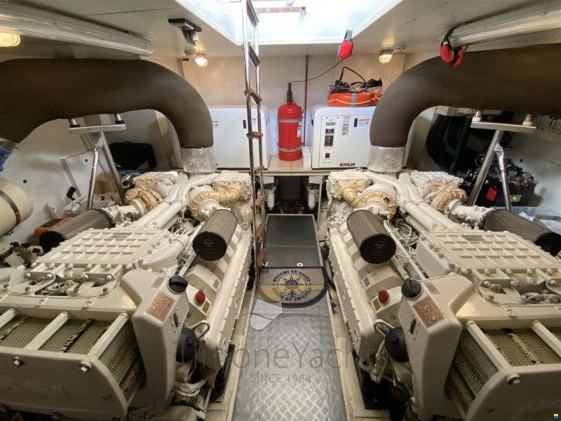Ferretti 800