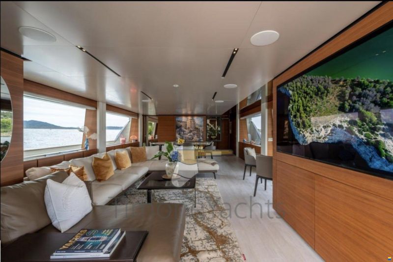 Custom Line Navetta 33