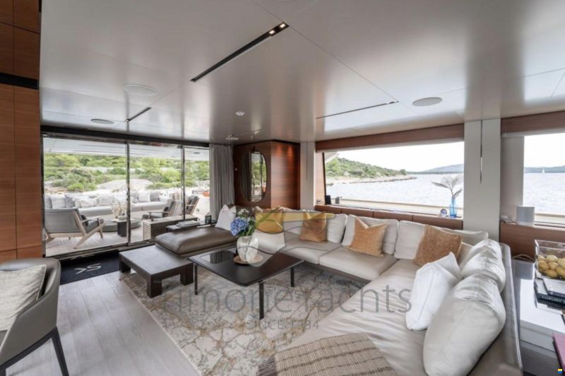 Custom Line Navetta 33