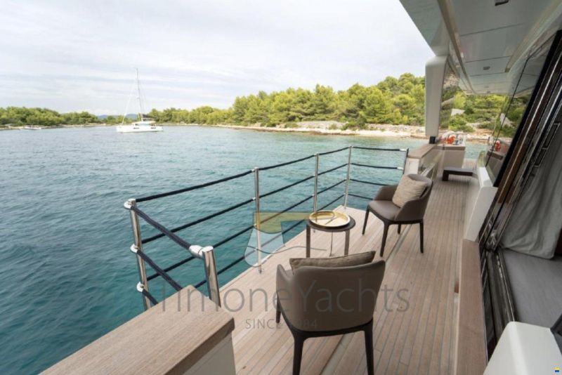 Custom Line Navetta 33