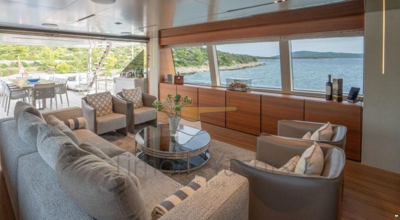 Custom Line Navetta 33