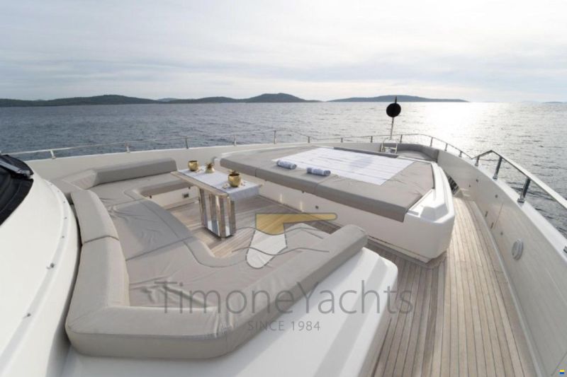 Custom Line Navetta 33