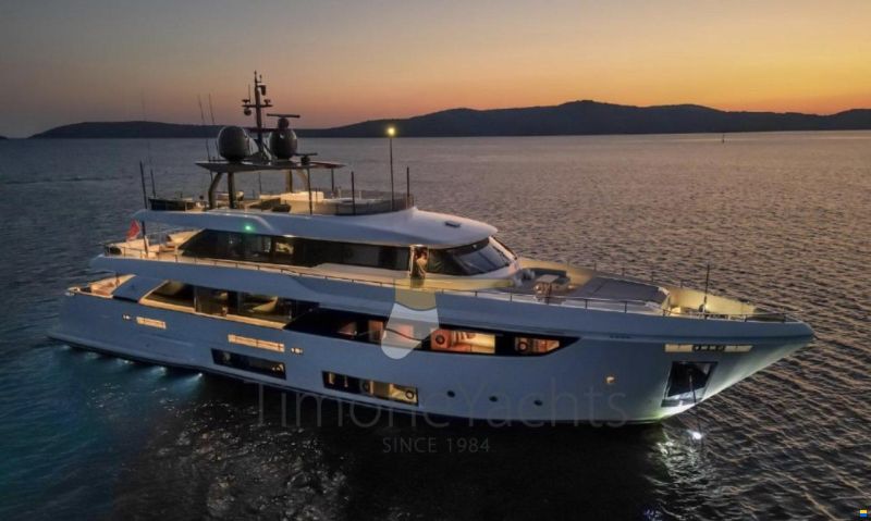 Custom Line Navetta 33