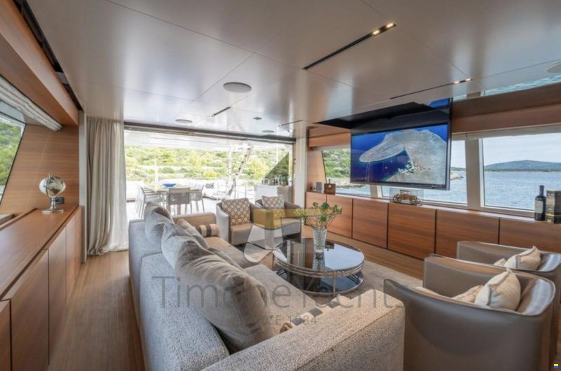 Custom Line Navetta 33