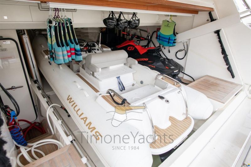 Custom Line Navetta 33