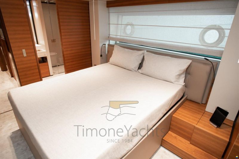 Custom Line Navetta 33