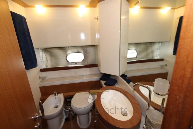 Ferretti 731