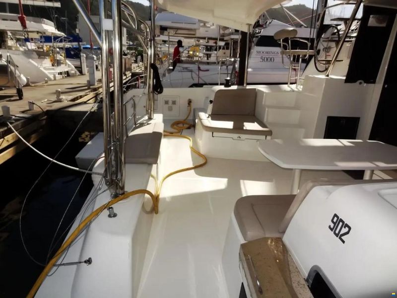 Lagoon 42
