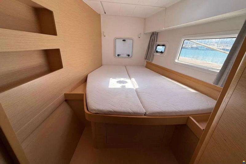 Lagoon 42