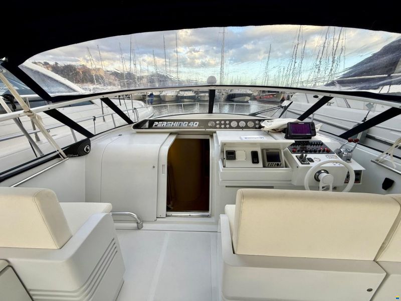 Pershing 40