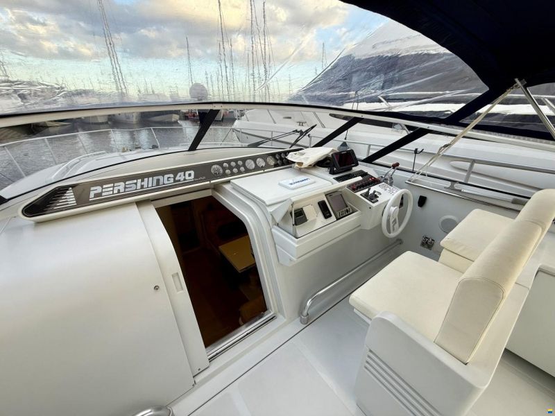 Pershing 40