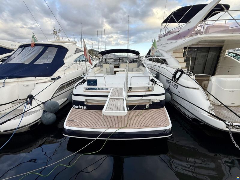 Pershing 40