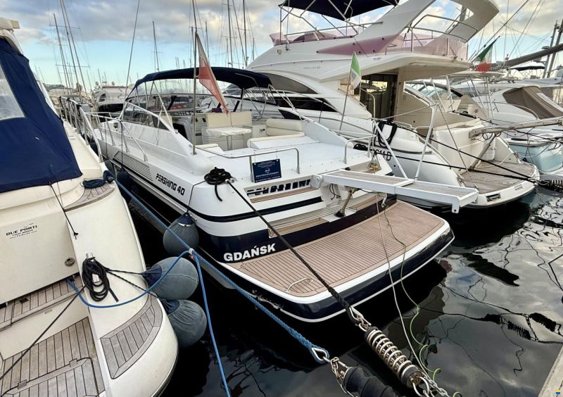 Pershing 40