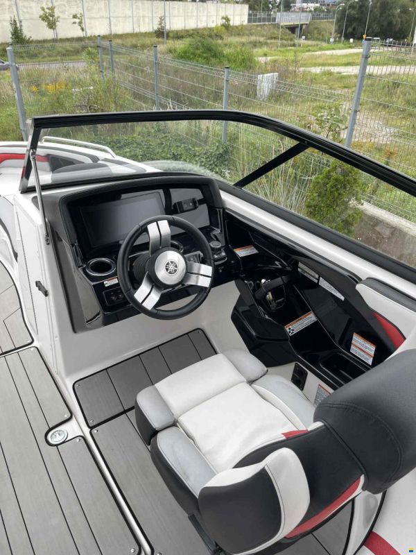 Yamaha WaveRunner 242X
