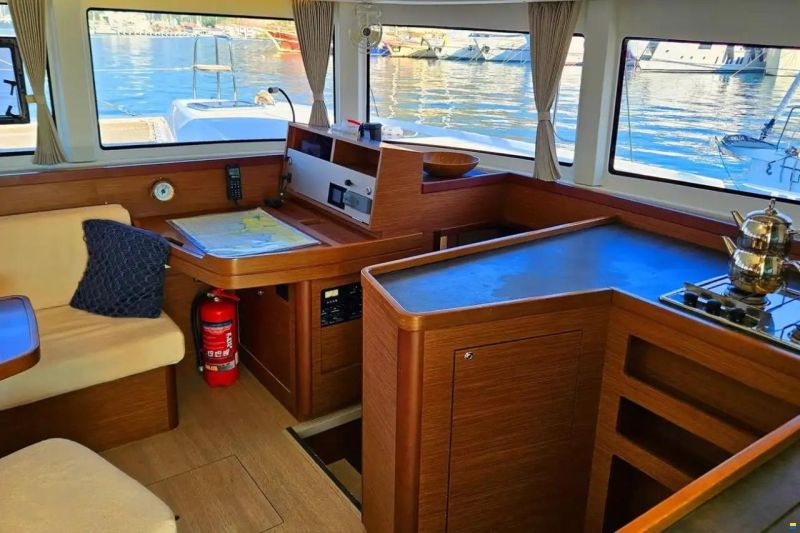 Lagoon 42