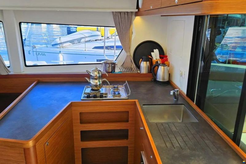Lagoon 42