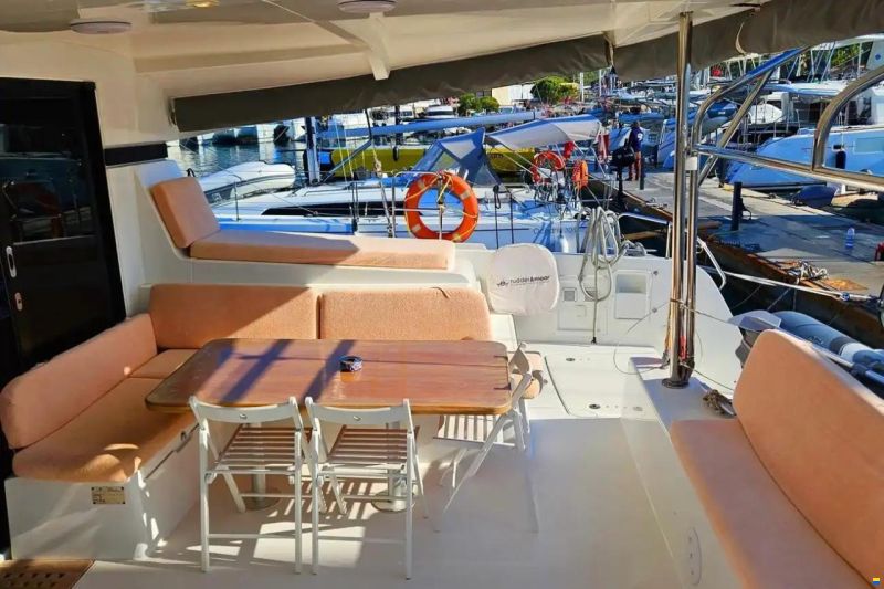 Lagoon 42