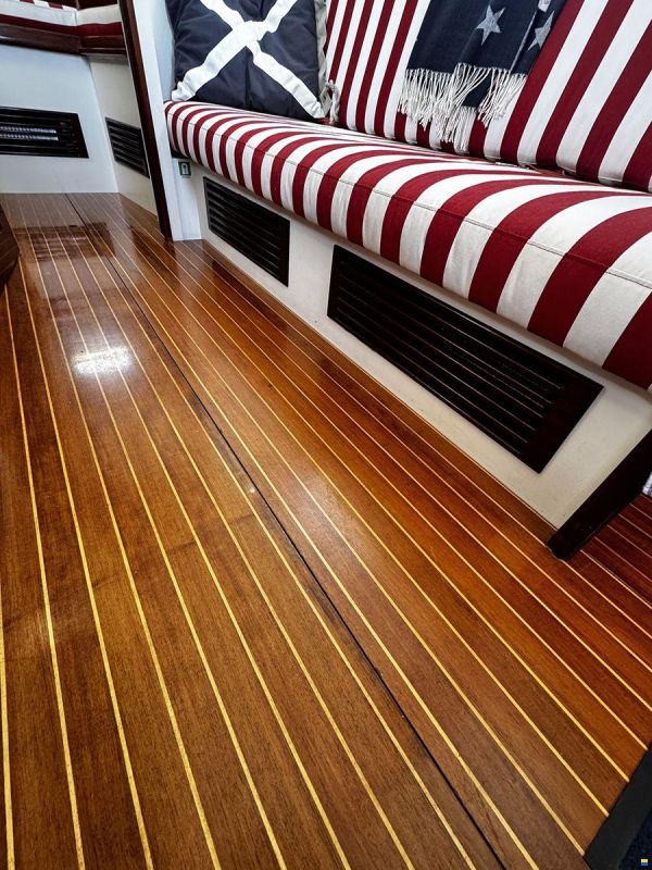 Chris Craft 31 Commander