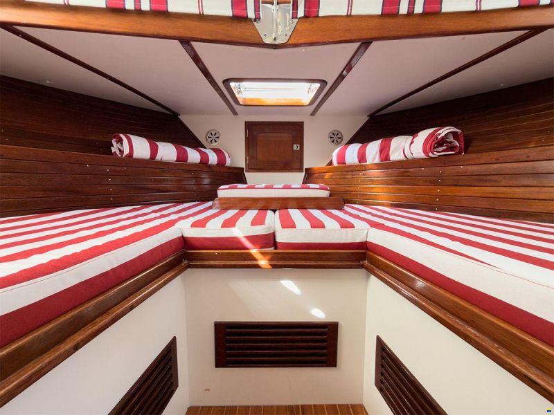 Chris Craft 31 Commander