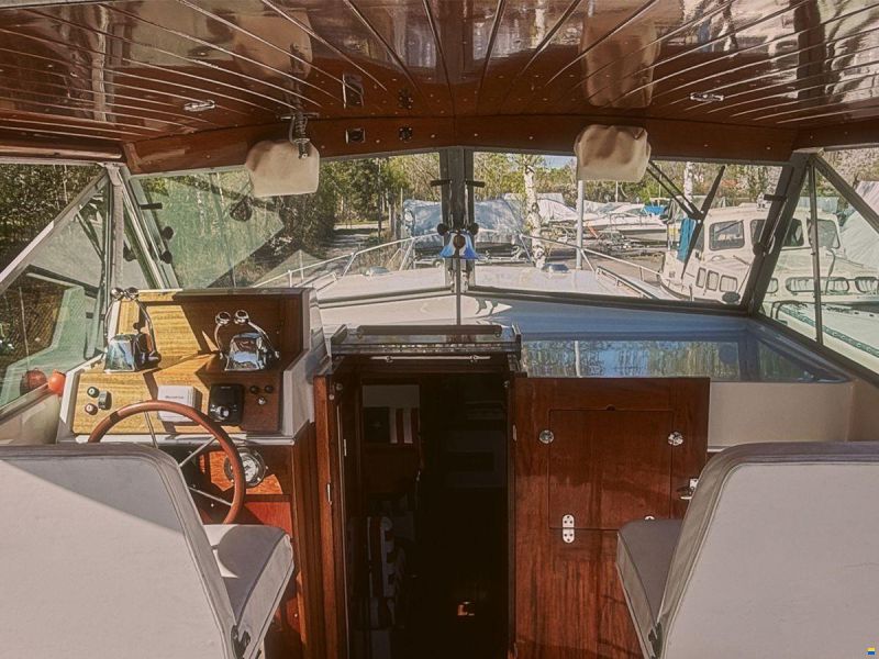 Chris Craft 31 Commander
