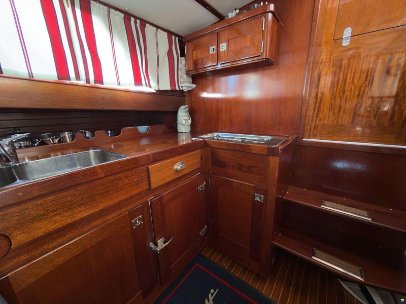 Chris Craft 31 Commander