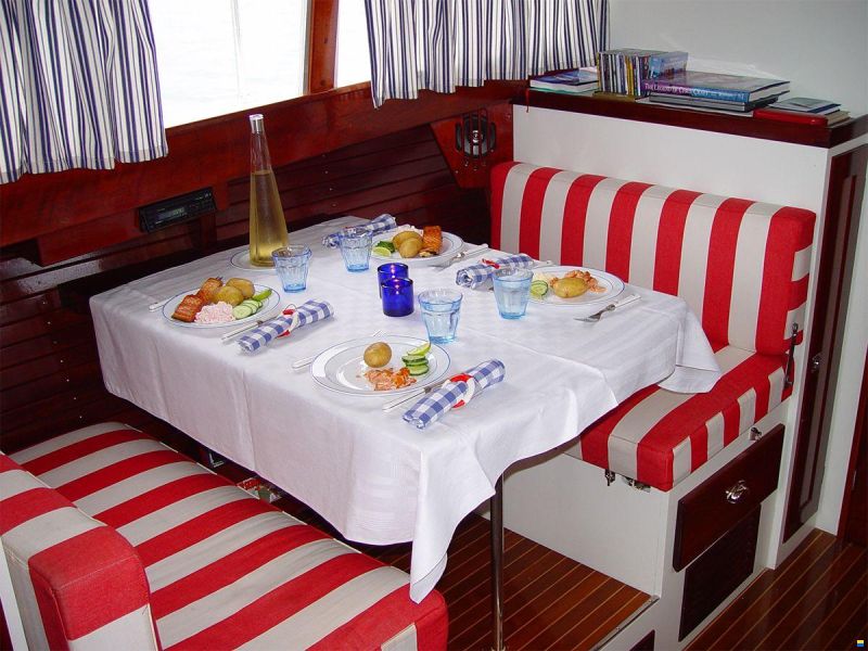 Chris Craft 31 Commander