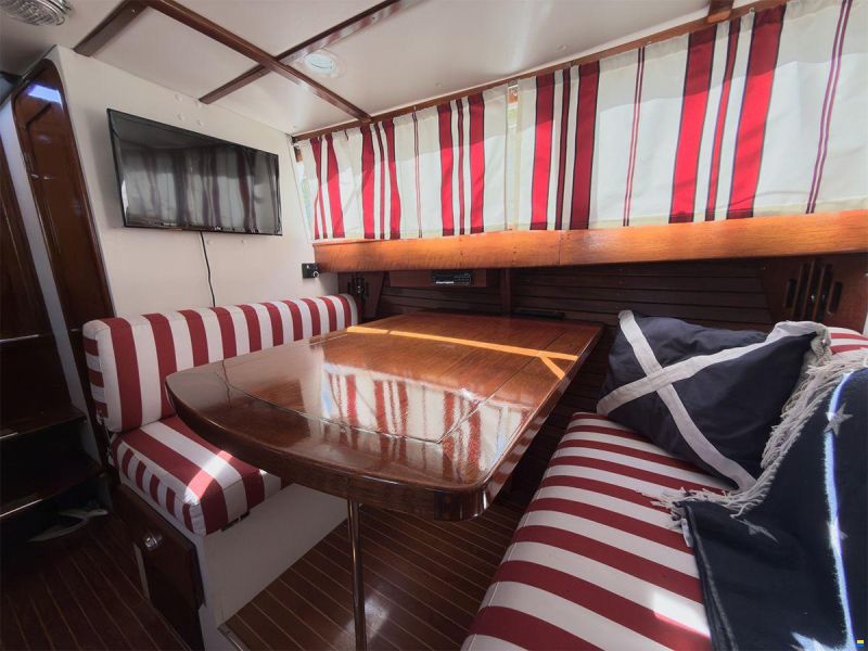 Chris Craft 31 Commander