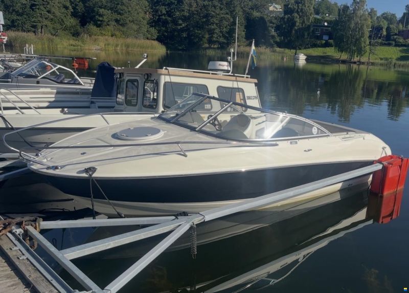Bayliner 702 Cuddy