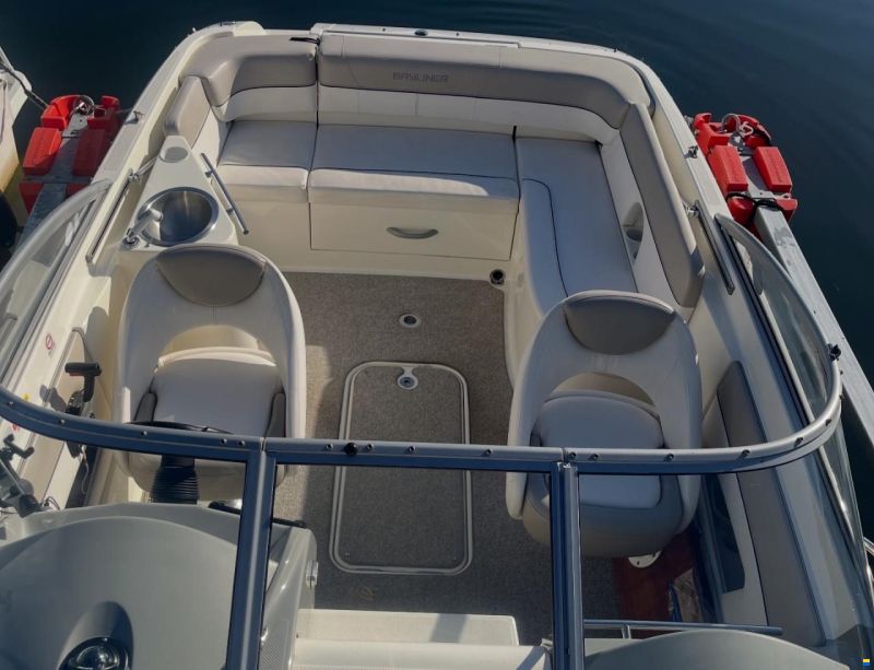 Bayliner 702 Cuddy